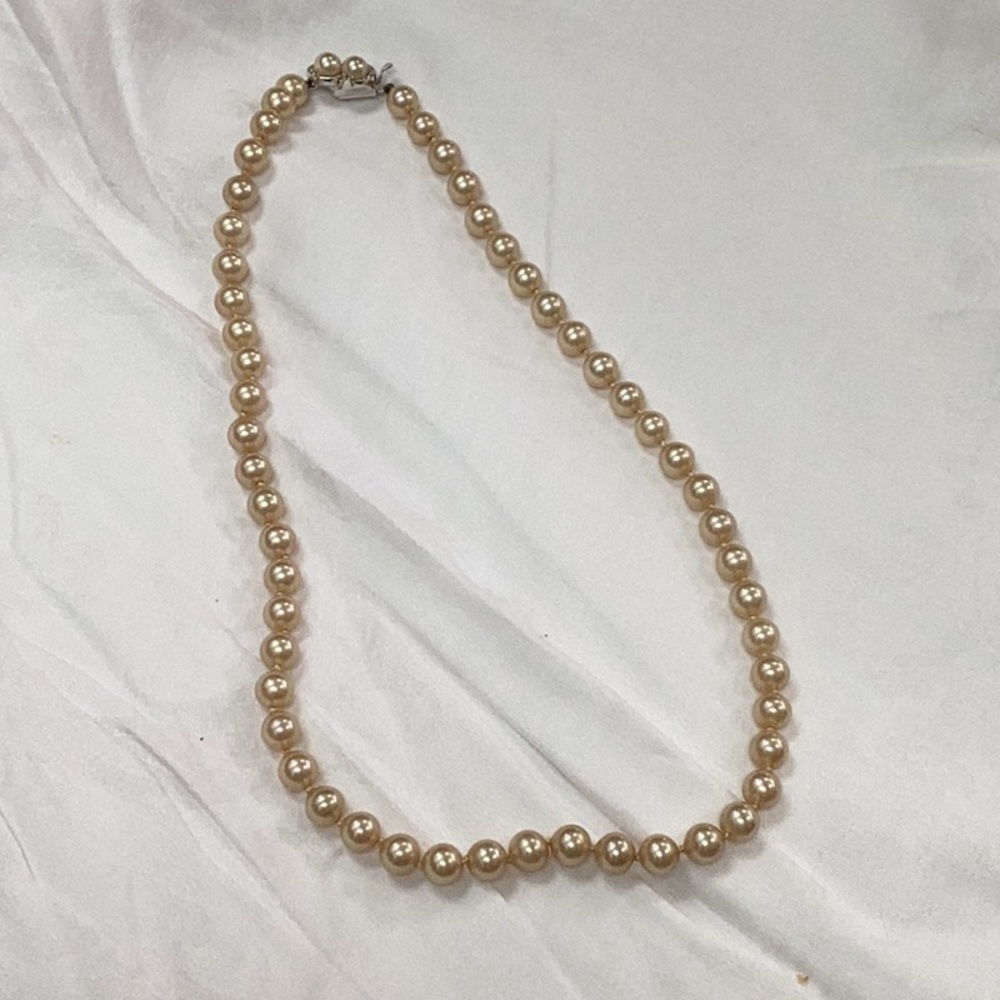 Vintage faux pearl necklace 18in